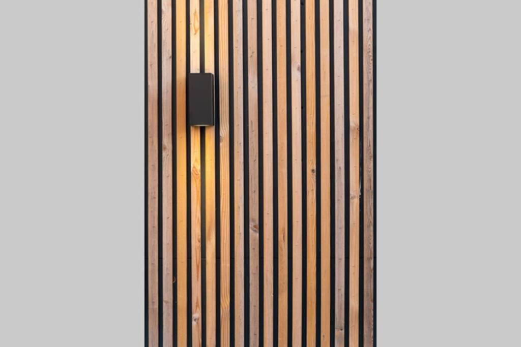 Boonuz Guesthouse, Luxe Duplex Vakantiehuis In Centrum Ieper Met Prive Lounge Terras En Ir Sauna Exteriör bild
