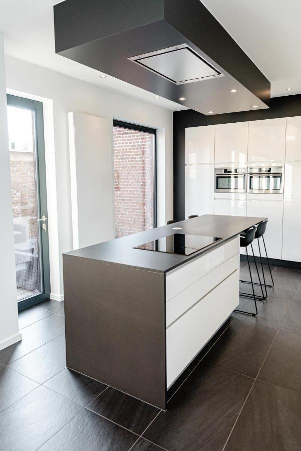 Boonuz Guesthouse, Luxe Duplex Vakantiehuis In Centrum Ieper Met Prive Lounge Terras En Ir Sauna Exteriör bild